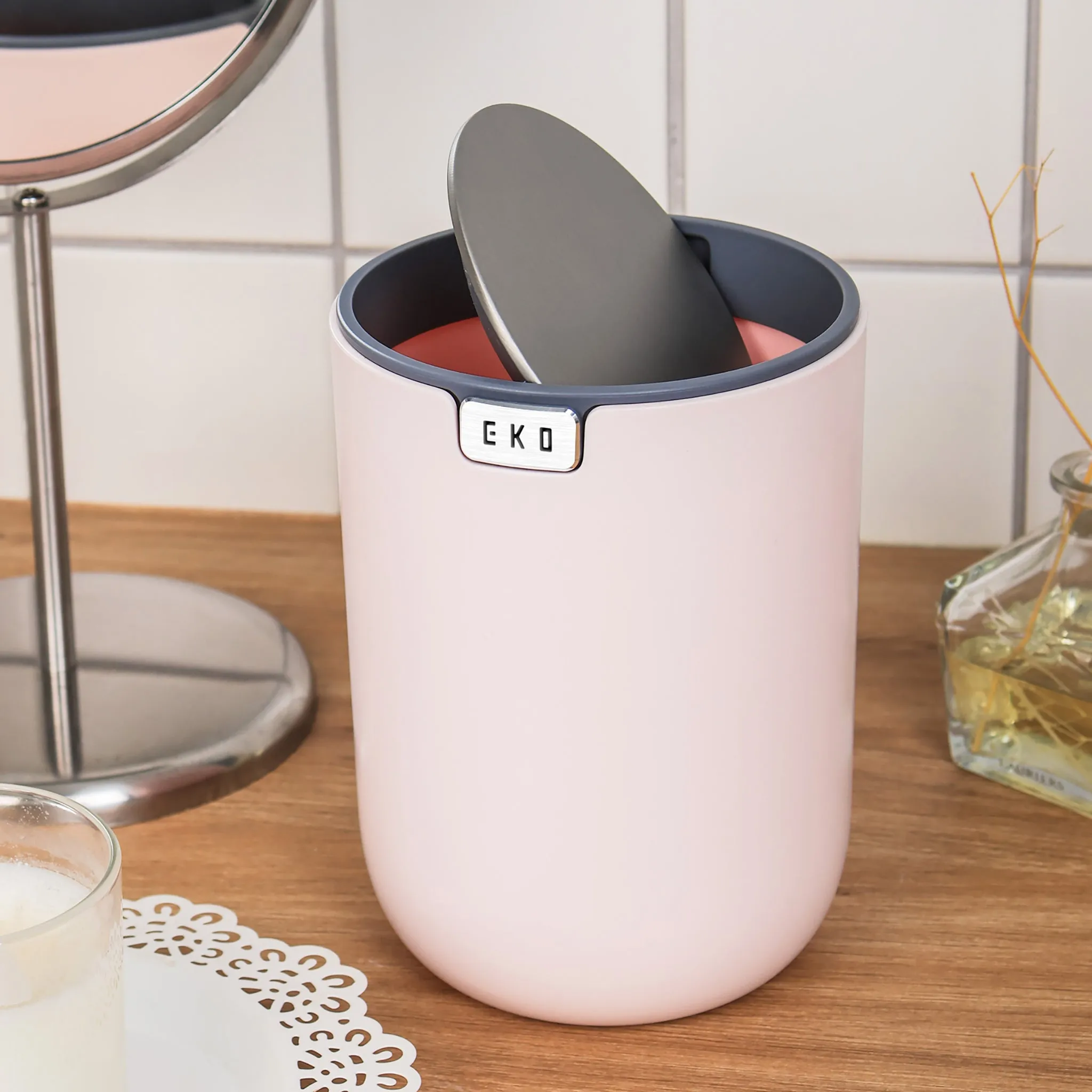 Fandy Table Bin with Swing-Top Lid - Pink 1.5L / 0.4 Gal