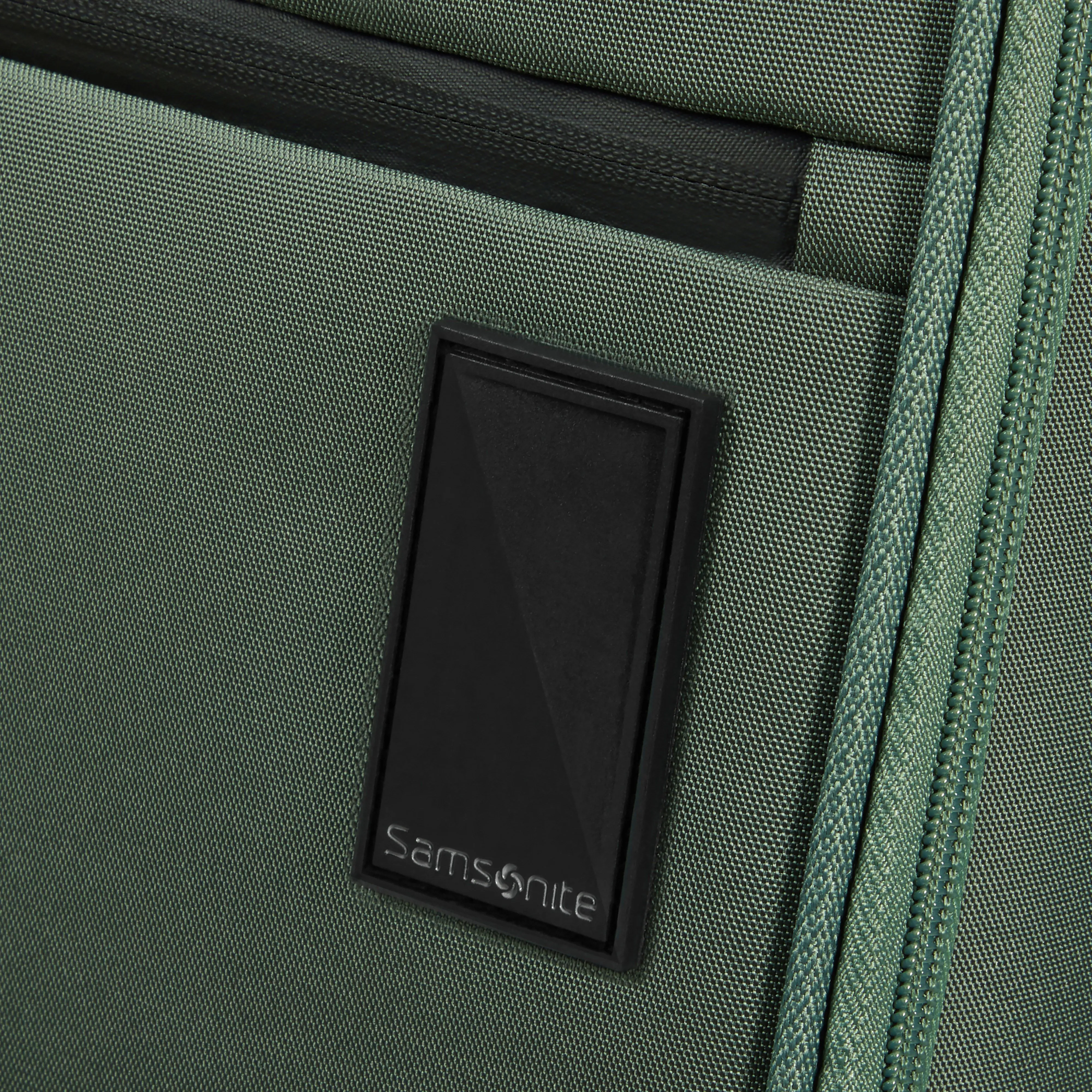 Samsonite Vaycay Spinner Medium Expandable Luggage