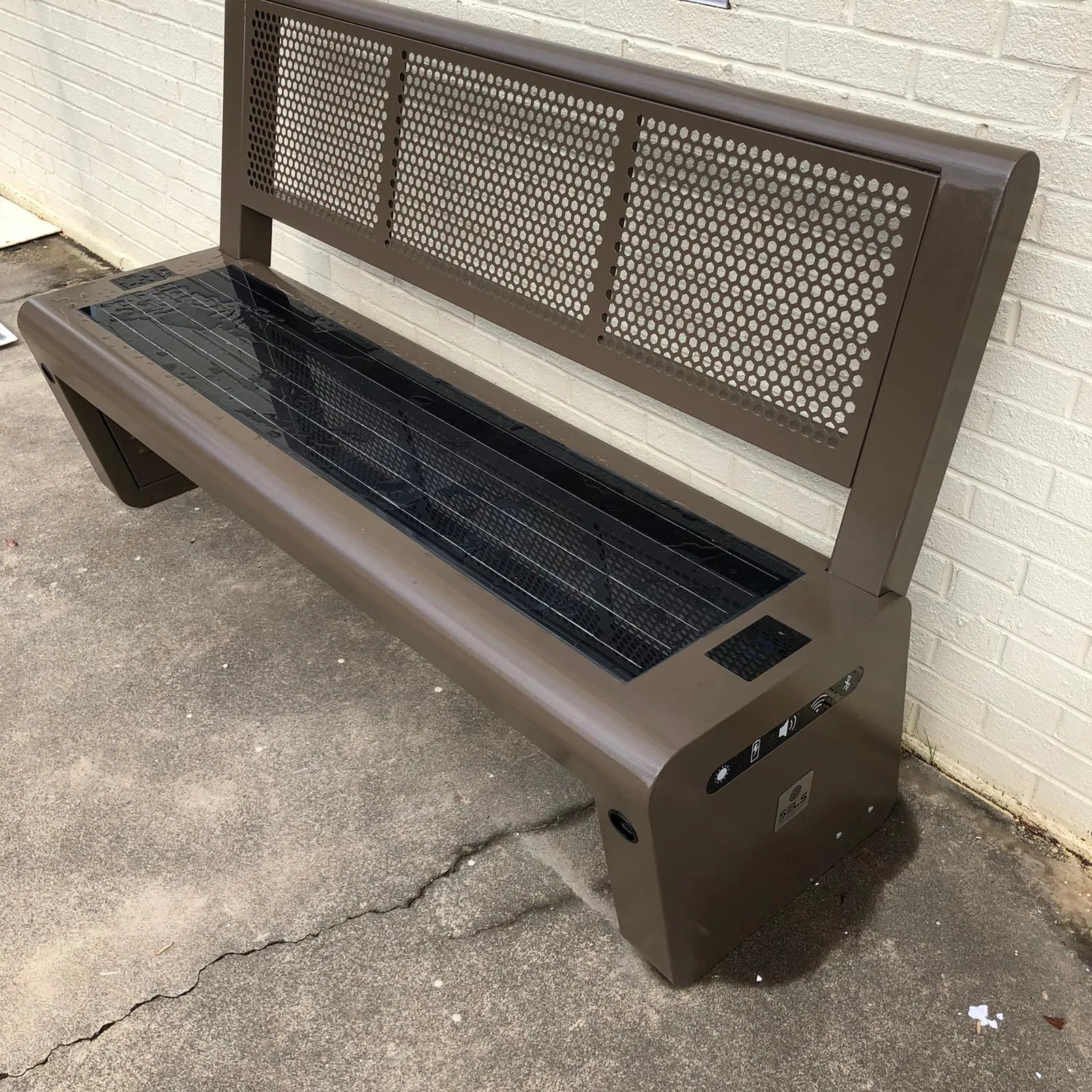 SB1020 SOLAR CHARGING AND CONNECTIVITY STATION BENCH