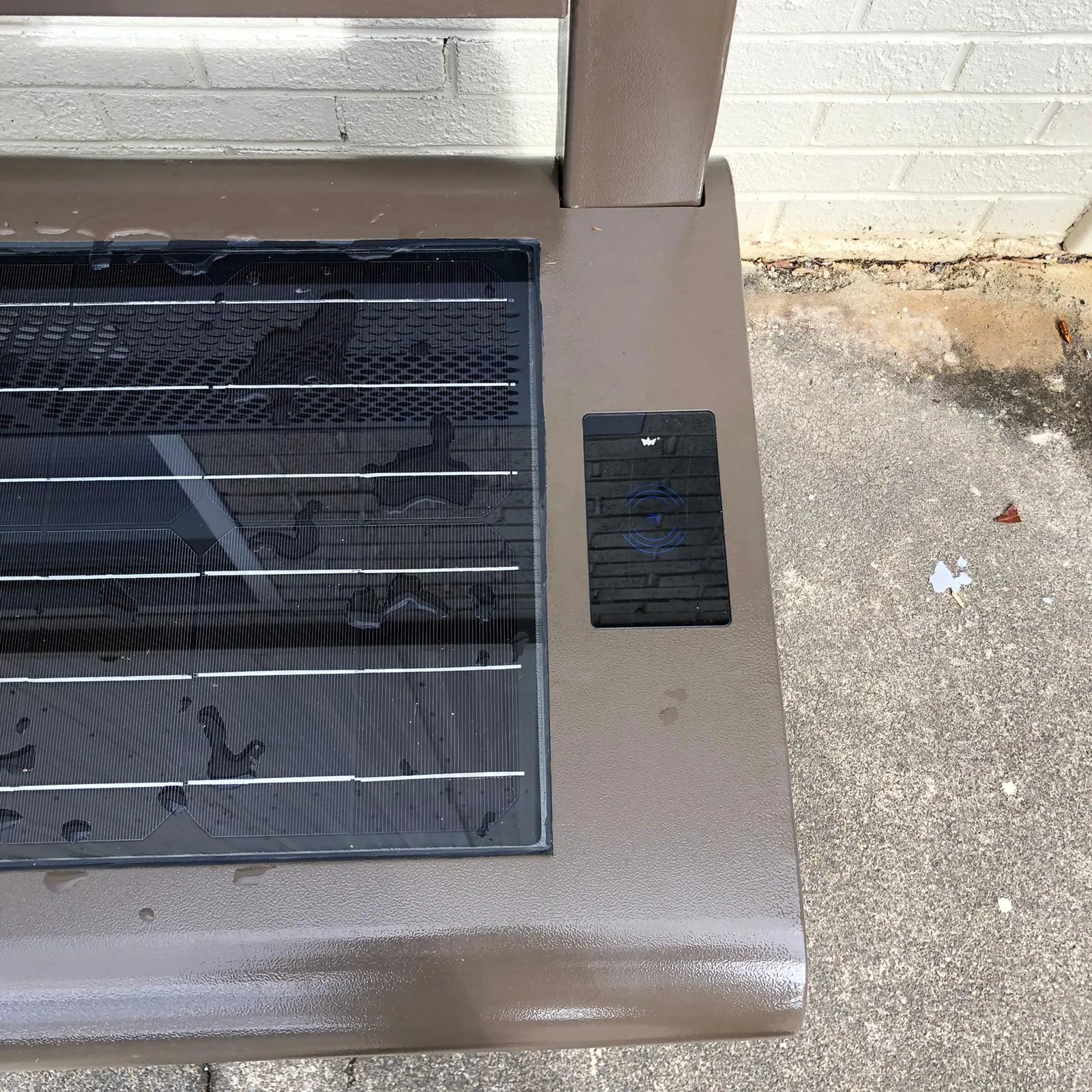 SB1020 SOLAR CHARGING AND CONNECTIVITY STATION BENCH