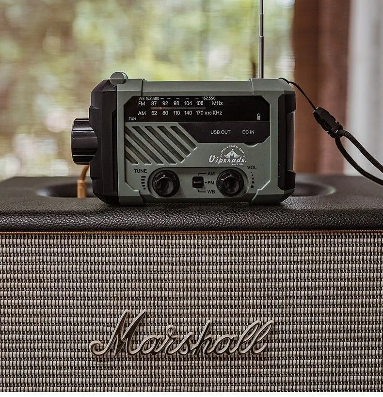 Solar Hand Crank Radio Flashlight