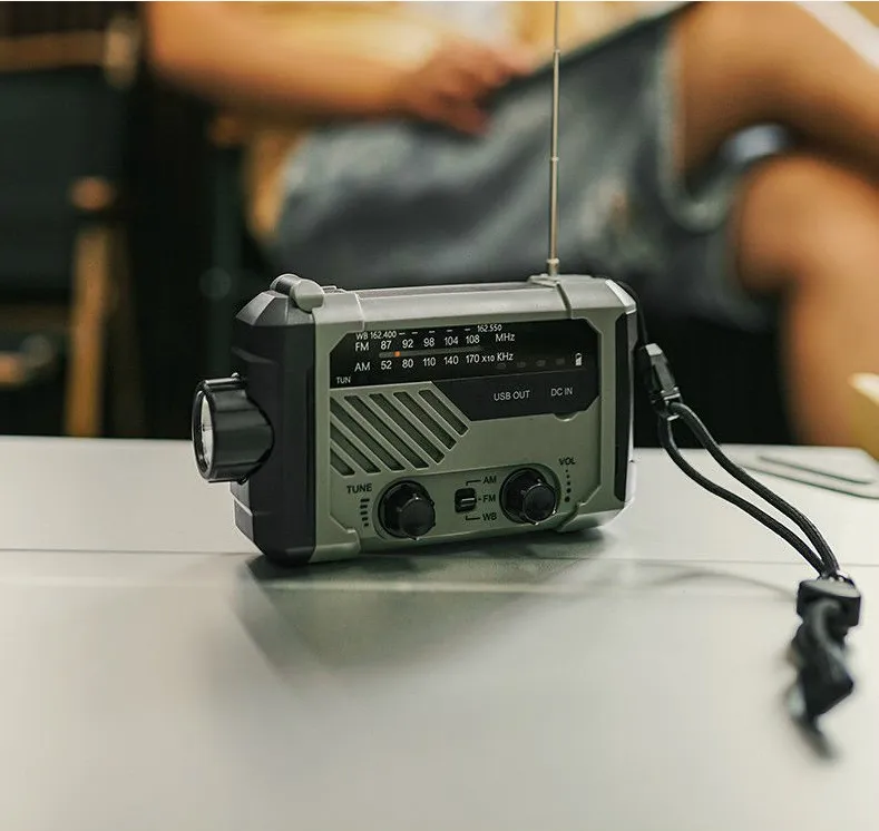 Solar Hand Crank Radio Flashlight